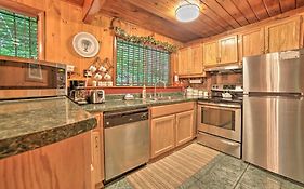 A-Frame Gatlinburg Cabin With Deck And Private Hot Tub