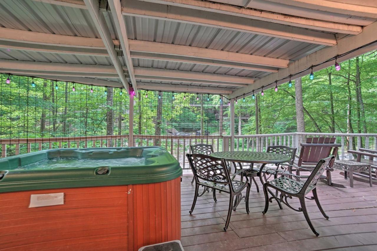 A-Frame Gatlinburg Cabin With Deck And Private Hot Tub Villa Exterior photo