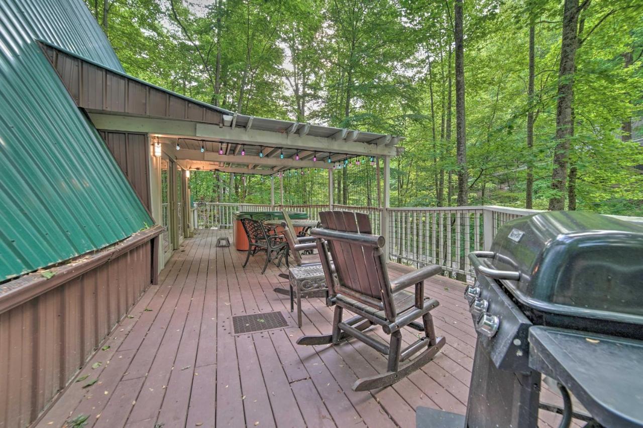 A-Frame Gatlinburg Cabin With Deck And Private Hot Tub Villa Exterior photo