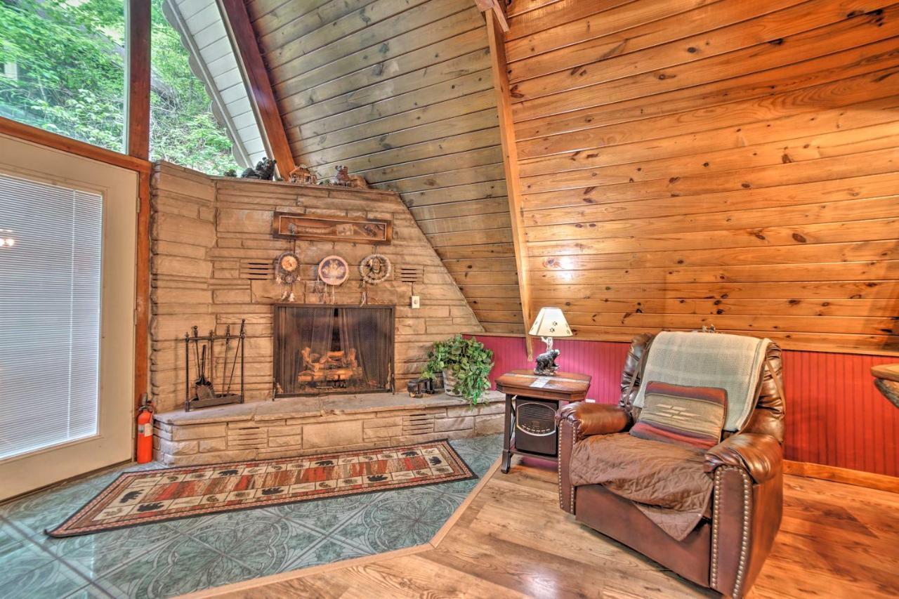 A-Frame Gatlinburg Cabin With Deck And Private Hot Tub Villa Exterior photo